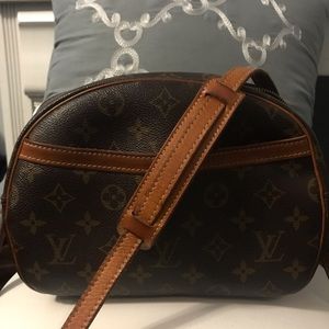 ‼️Closet Clean Out‼️ Vintage LV crossbody.